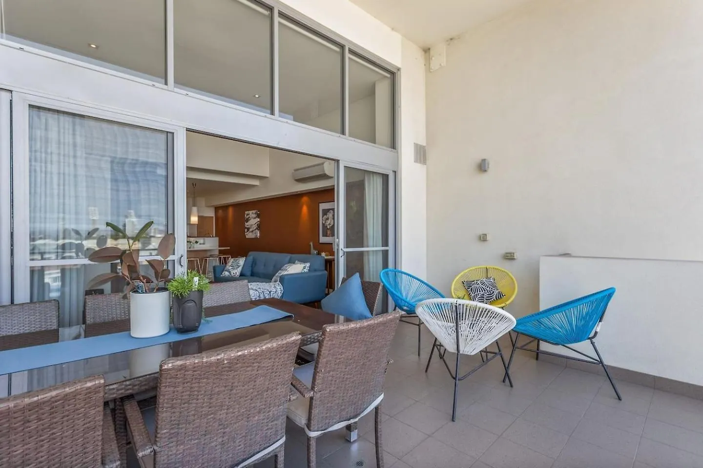 Bright 3Bdrm City Skyline Views Catbus,Waca,Optus 公寓