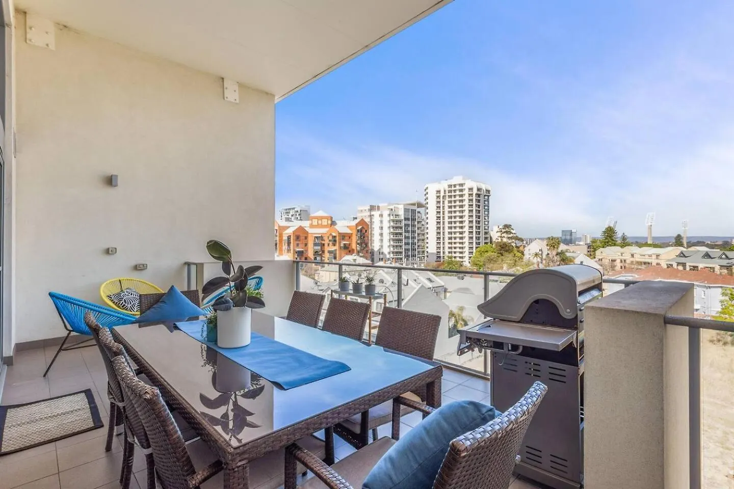 Bright 3Bdrm City Skyline Views Catbus,Waca,Optus