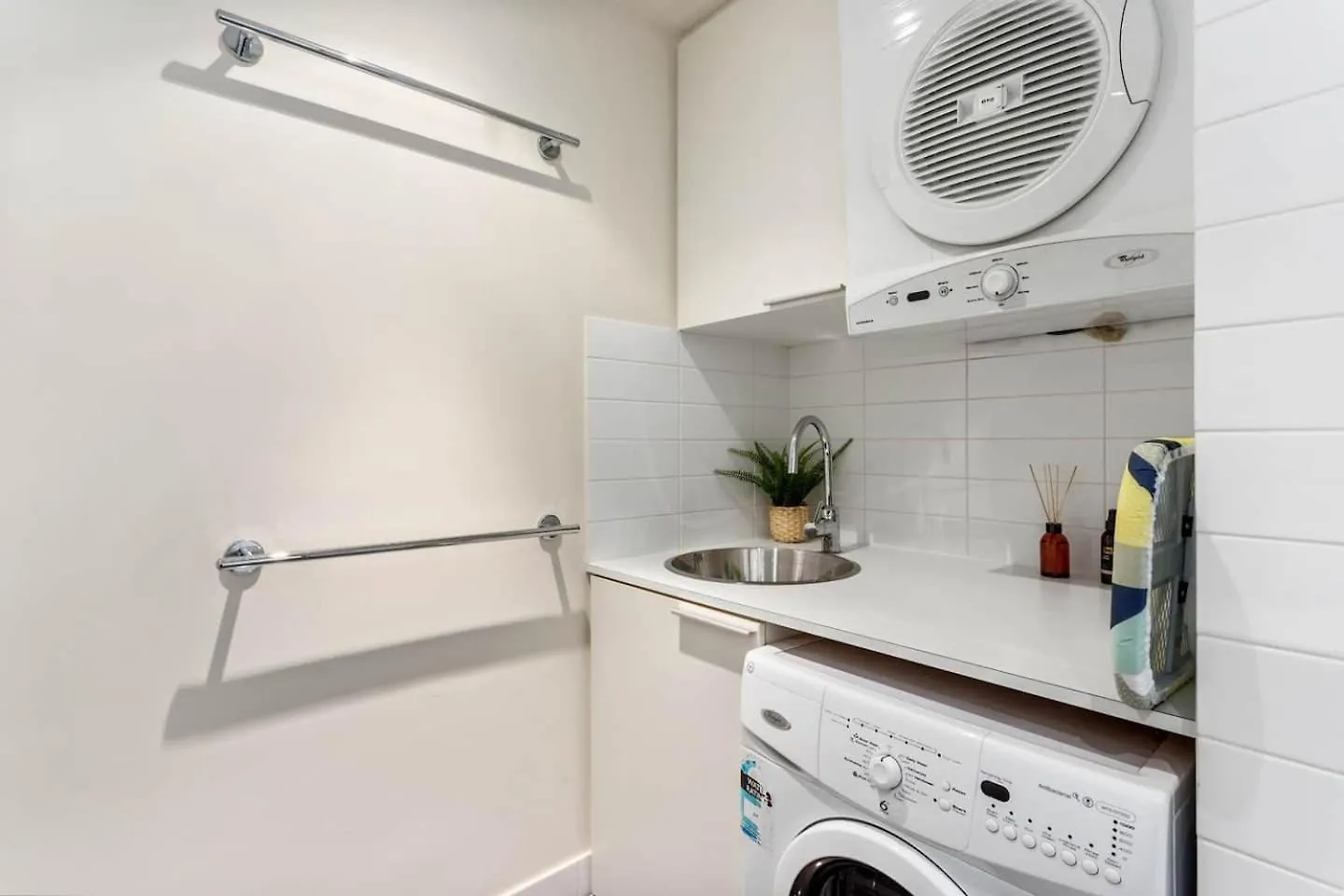 Bright 3Bdrm City Skyline Views Catbus,Waca,Optus 澳大利亚