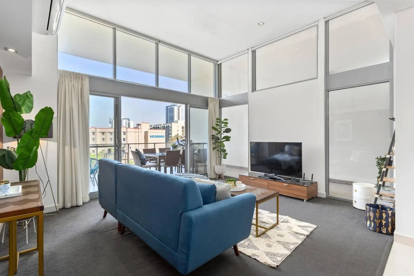 Bright 3Bdrm City Skyline Views Catbus,Waca,Optus 0*, 珀斯 澳大利亚