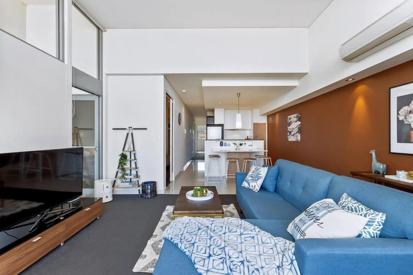 Bright 3Bdrm City Skyline Views Catbus,Waca,Optus 公寓
