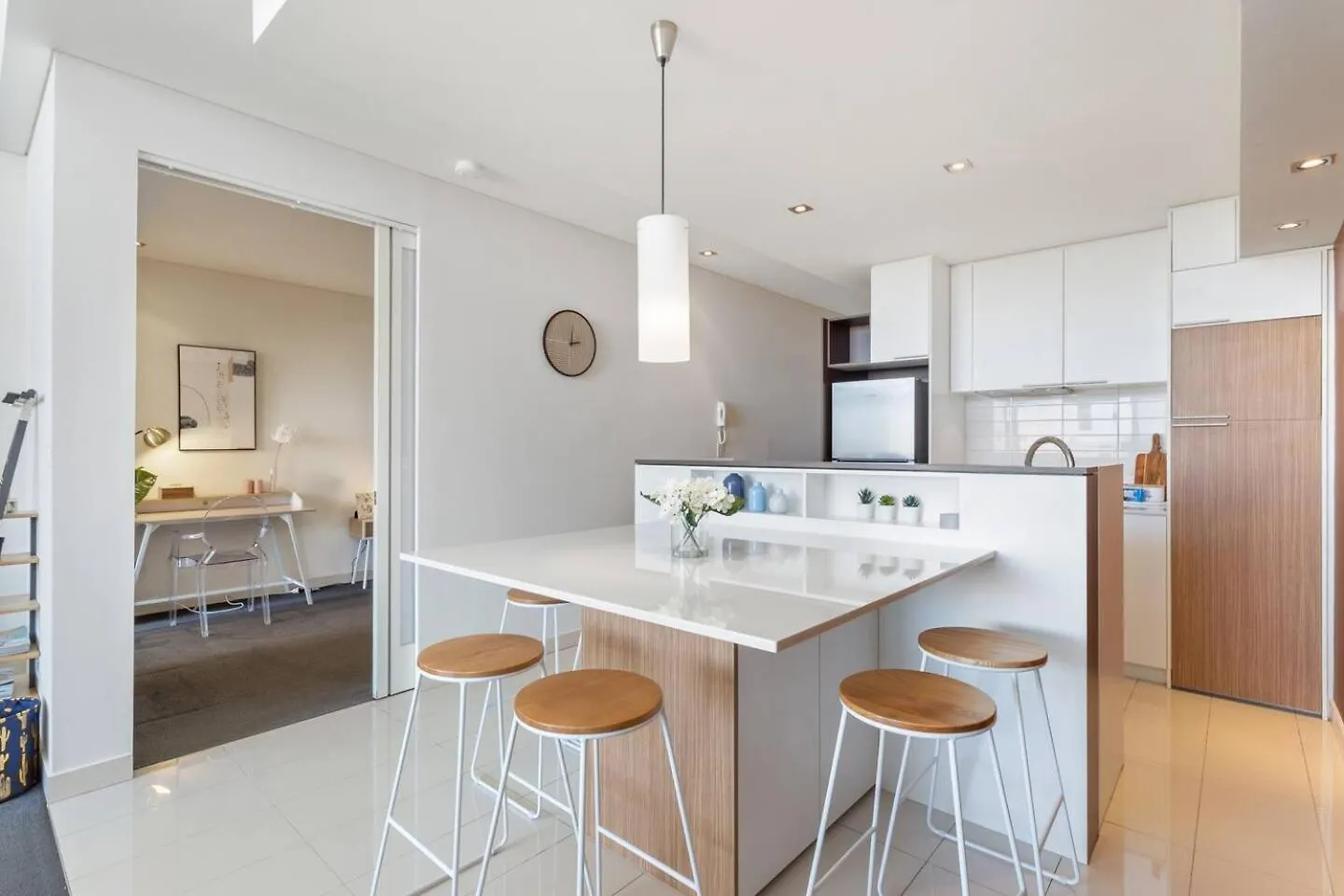 Bright 3Bdrm City Skyline Views Catbus,Waca,Optus Daire