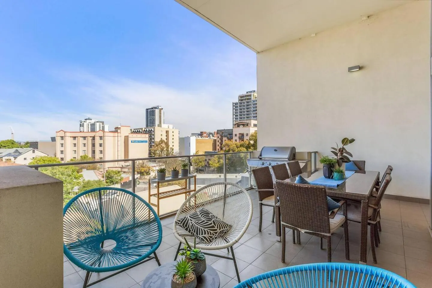 Bright 3Bdrm City Skyline Views Catbus,Waca,Optus Avustralya